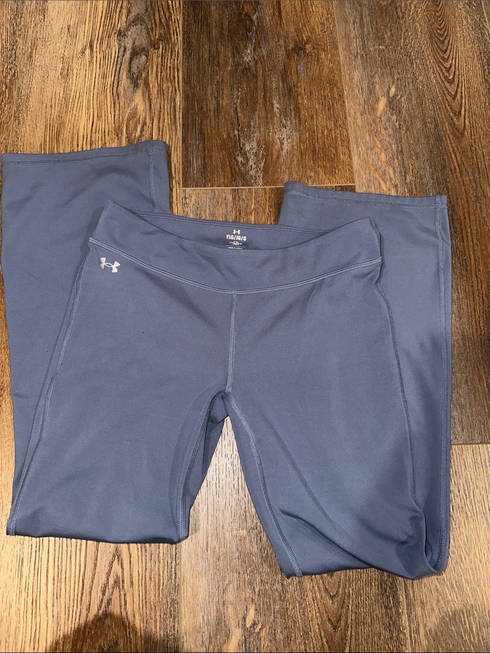 Under Armour Youth Girls Fitted Yoga Flare Leggings slate gray